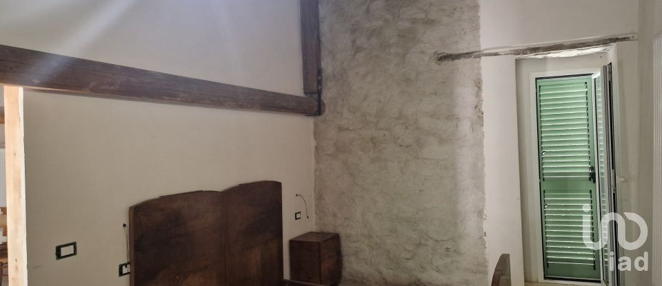 Village house 7 rooms of 70 m² in Alanno (65020)