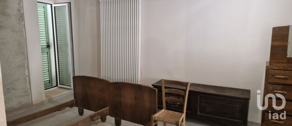 Village house 7 rooms of 70 m² in Alanno (65020)