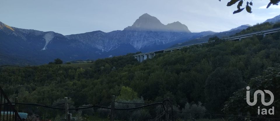 Casa di paese 14 locali di 220 m² in Colledara (64042)