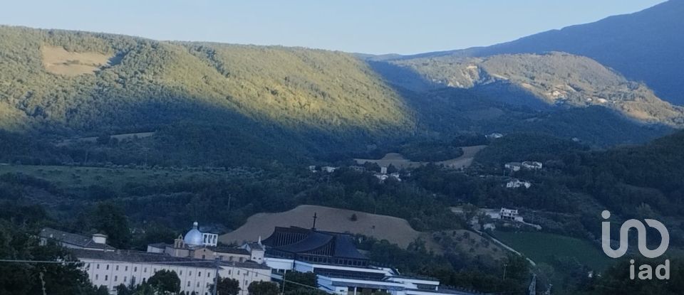 Casa di paese 14 locali di 220 m² in Colledara (64042)