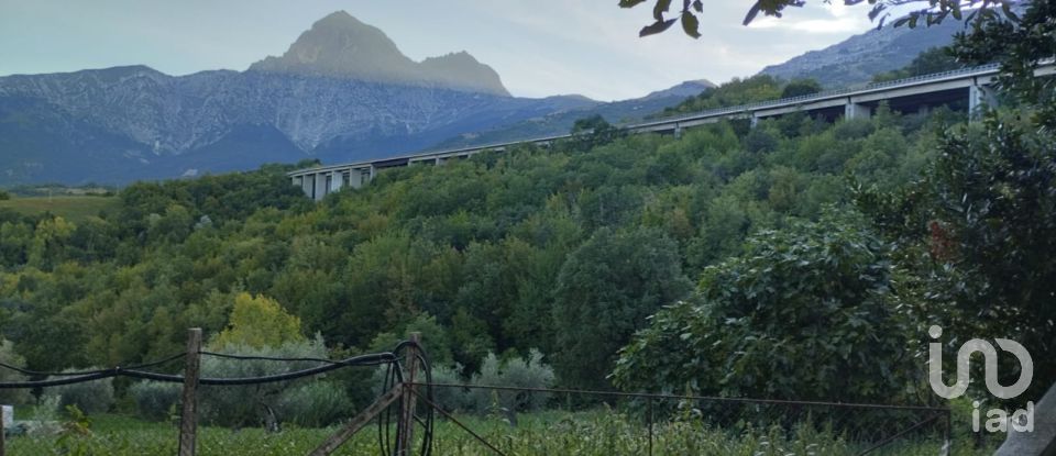 Casa di paese 14 locali di 220 m² in Colledara (64042)