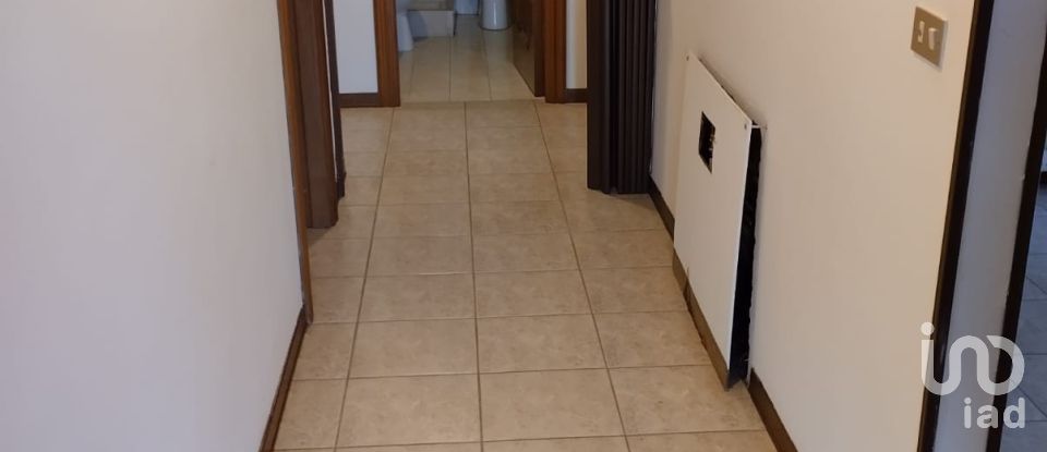 Casa di paese 14 locali di 220 m² in Colledara (64042)