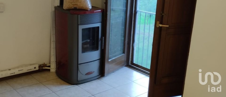 Casa di paese 14 locali di 220 m² in Colledara (64042)