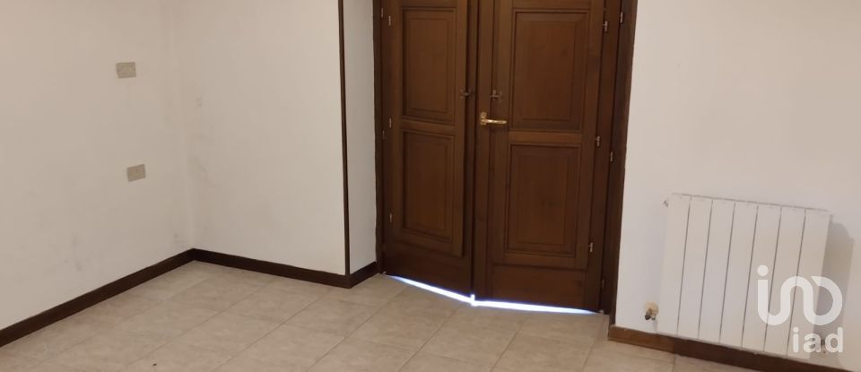 Casa di paese 14 locali di 220 m² in Colledara (64042)