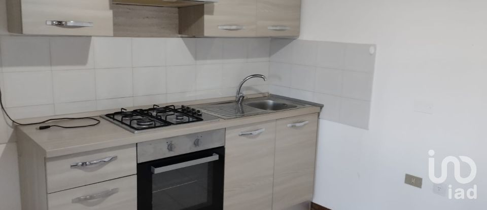 Casa di paese 14 locali di 220 m² in Colledara (64042)