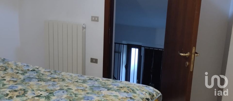 Casa di paese 14 locali di 220 m² in Colledara (64042)