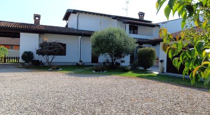 Casale 5 locali di 196 m² in Gambolò (27033)