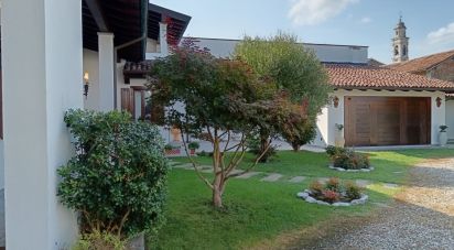 Casale 5 locali di 196 m² in Gambolò (27033)