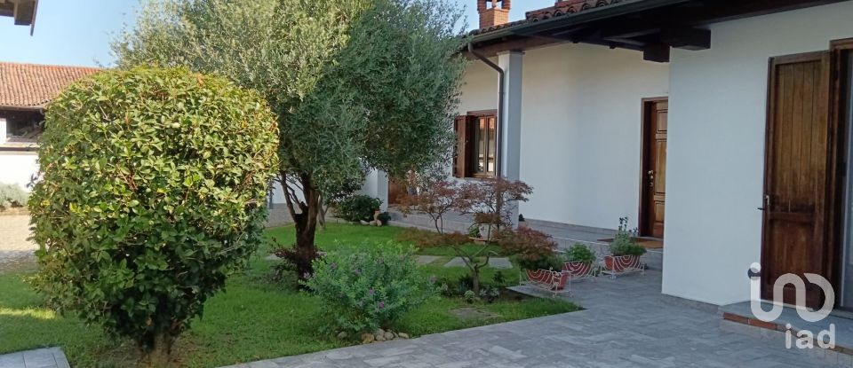 Casale 5 locali di 196 m² in Gambolò (27033)