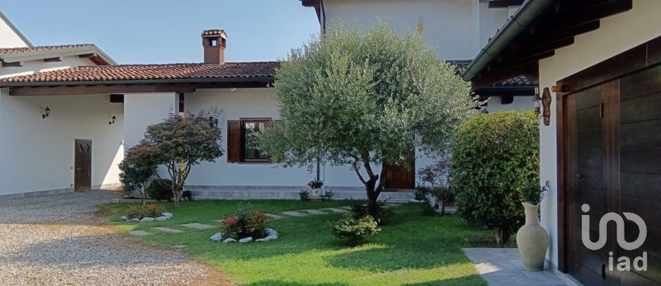 Casale 5 locali di 196 m² in Gambolò (27033)