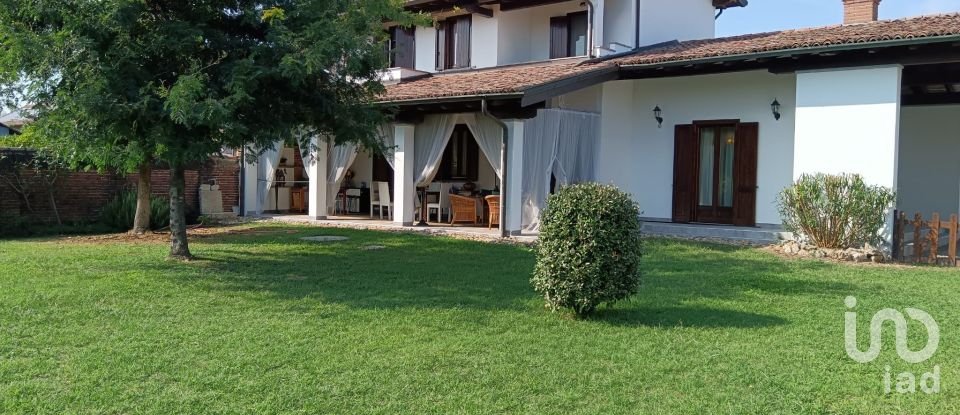 Casale 5 locali di 196 m² in Gambolò (27033)