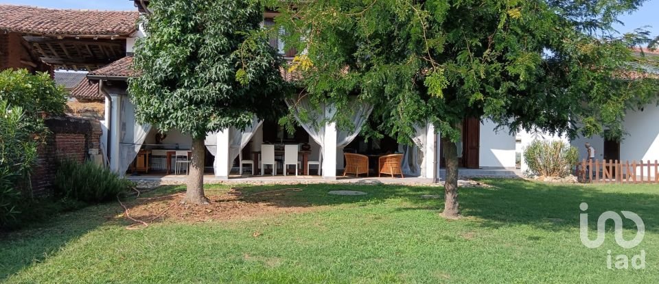 Casale 5 locali di 196 m² in Gambolò (27033)