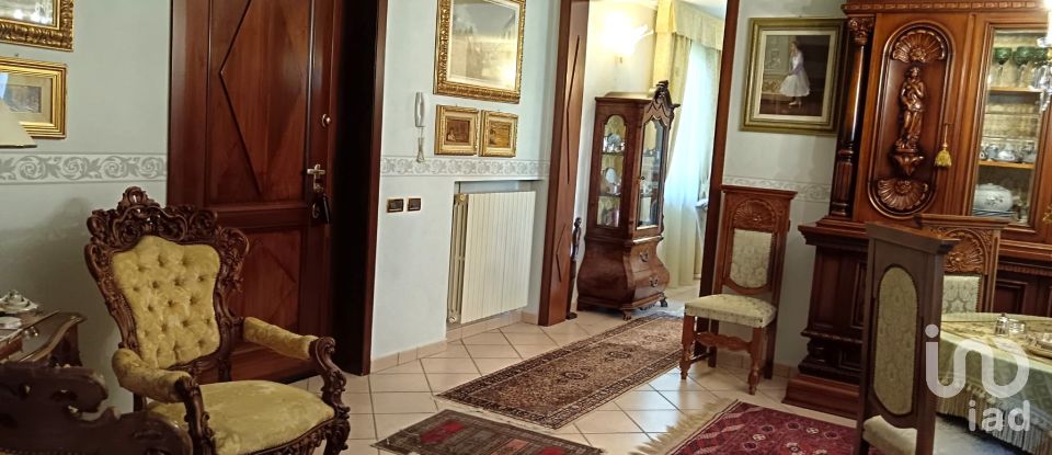 Casale 5 locali di 196 m² in Gambolò (27033)