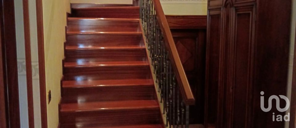 Casale 5 locali di 196 m² in Gambolò (27033)