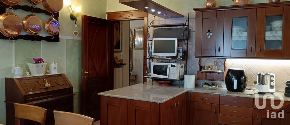 Casale 5 locali di 196 m² in Gambolò (27033)