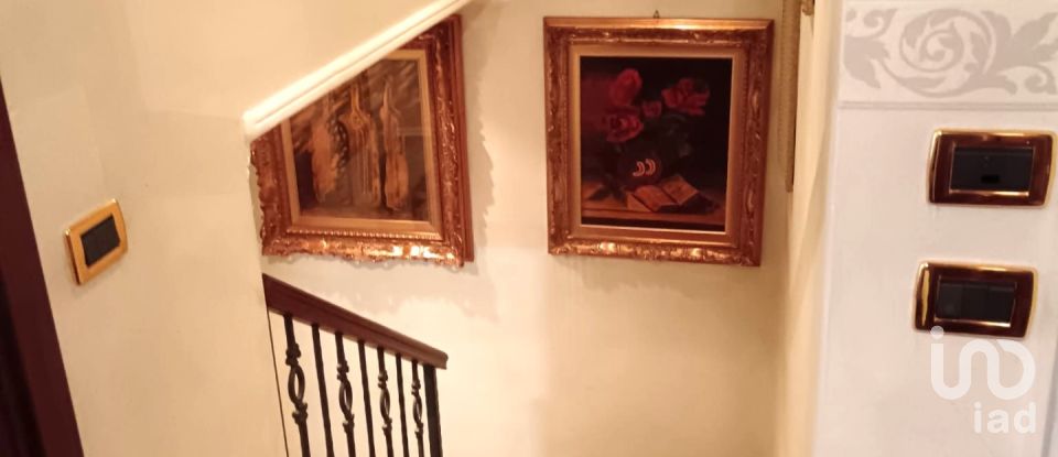 Casale 5 locali di 196 m² in Gambolò (27033)