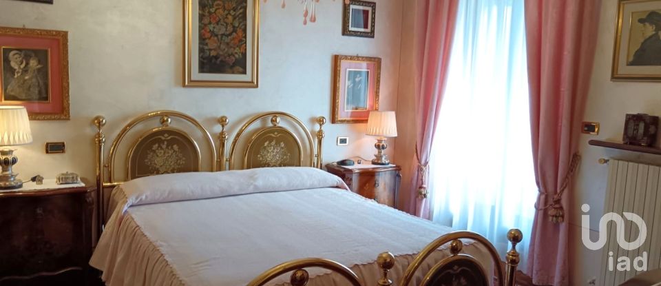 Casale 5 locali di 196 m² in Gambolò (27033)