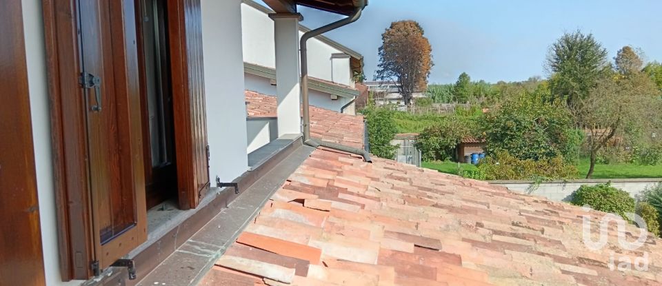 Casale 5 locali di 196 m² in Gambolò (27033)