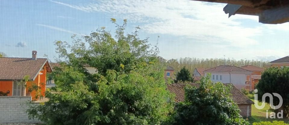 Casale 5 locali di 196 m² in Gambolò (27033)