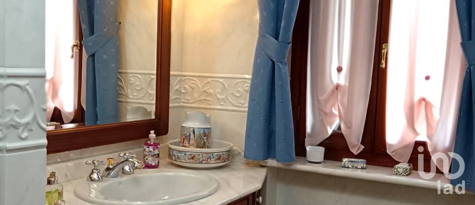 Casale 5 locali di 196 m² in Gambolò (27033)