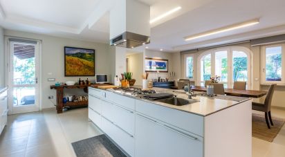 Casa indipendente / Villa 8 locali di 300 m² in La Cassa (10040)