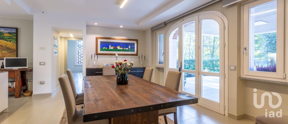 House 8 rooms of 300 m² in La Cassa (10040)