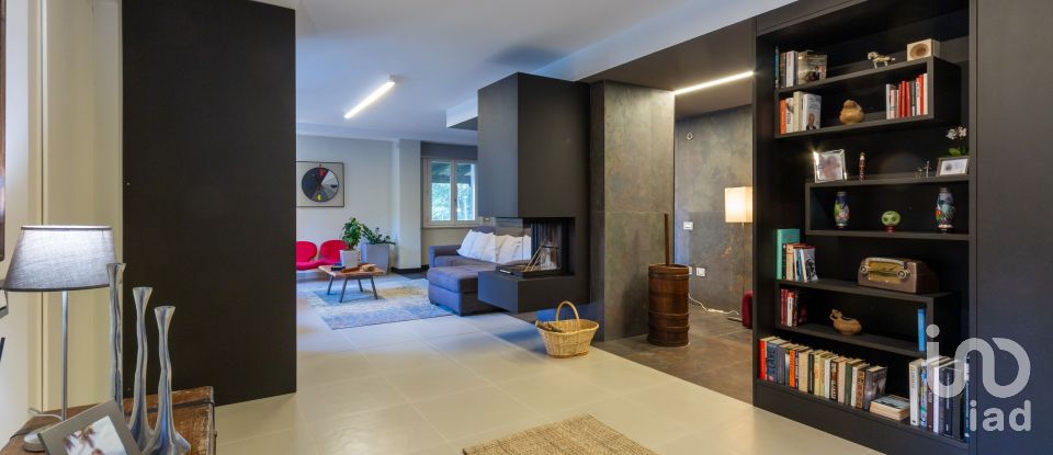 House 8 rooms of 300 m² in La Cassa (10040)