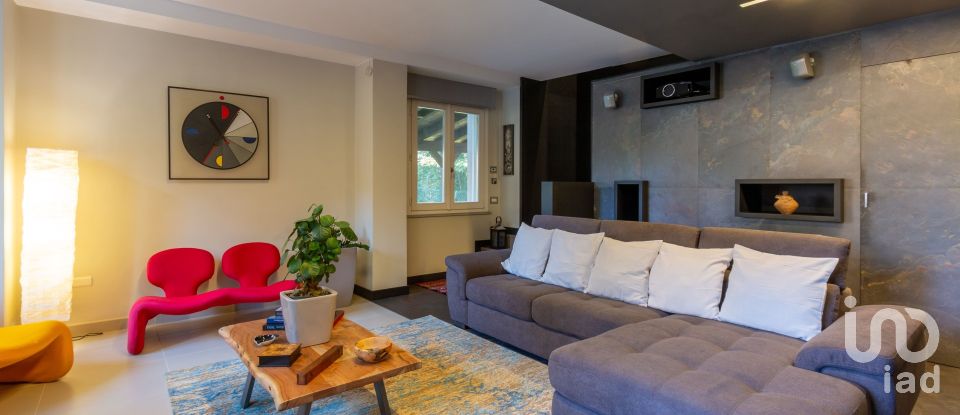 House 8 rooms of 300 m² in La Cassa (10040)