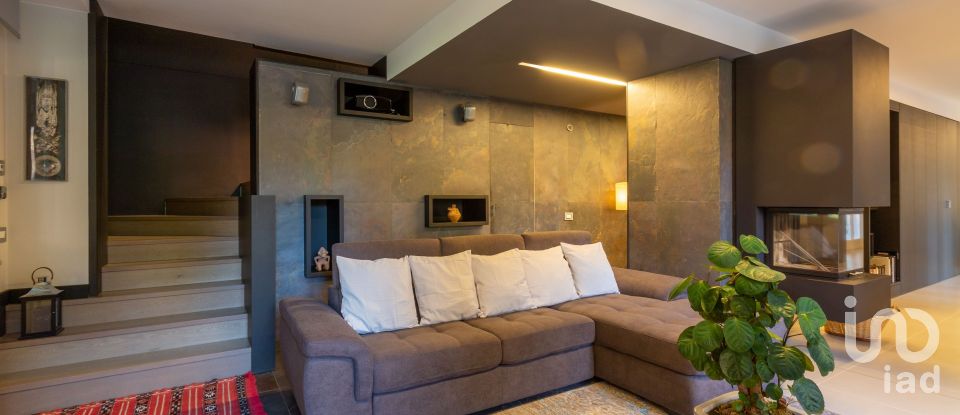 House 8 rooms of 300 m² in La Cassa (10040)