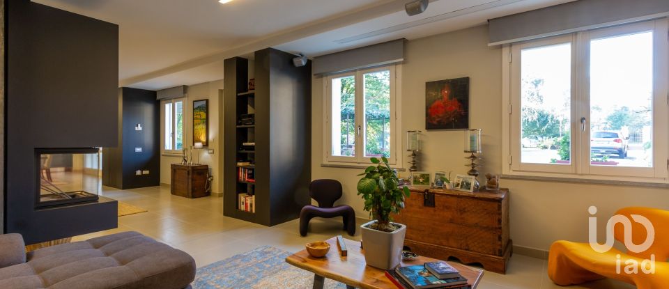 House 8 rooms of 300 m² in La Cassa (10040)