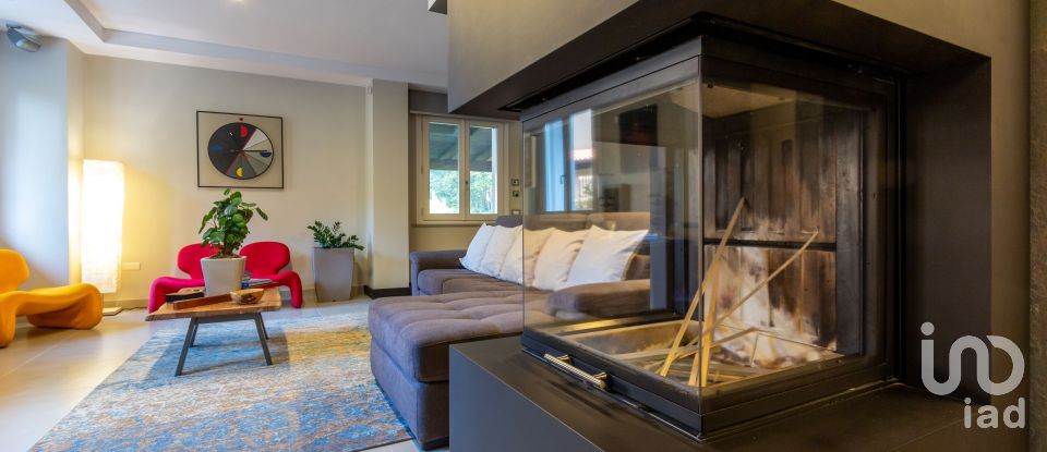 House 8 rooms of 300 m² in La Cassa (10040)