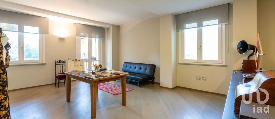 House 8 rooms of 300 m² in La Cassa (10040)