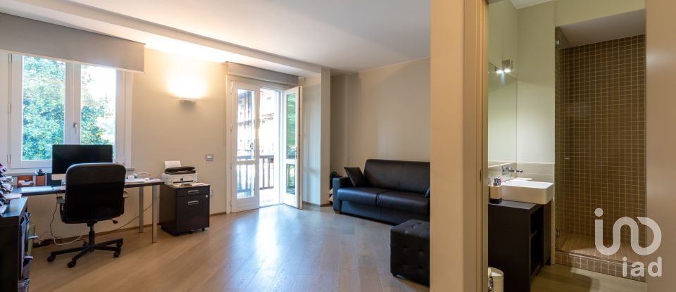 House 8 rooms of 300 m² in La Cassa (10040)