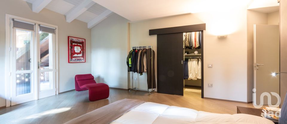 House 8 rooms of 300 m² in La Cassa (10040)