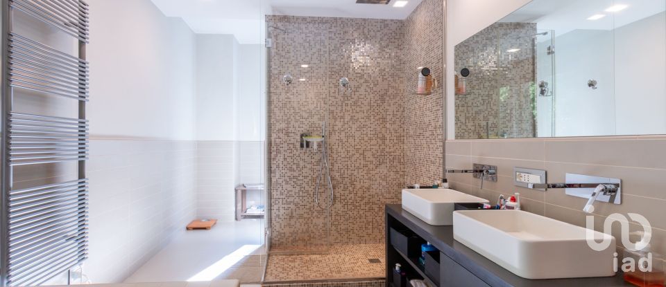 House 8 rooms of 300 m² in La Cassa (10040)