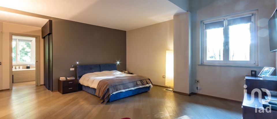 House 8 rooms of 300 m² in La Cassa (10040)