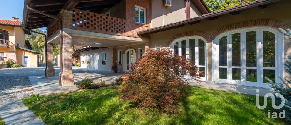 House 8 rooms of 300 m² in La Cassa (10040)