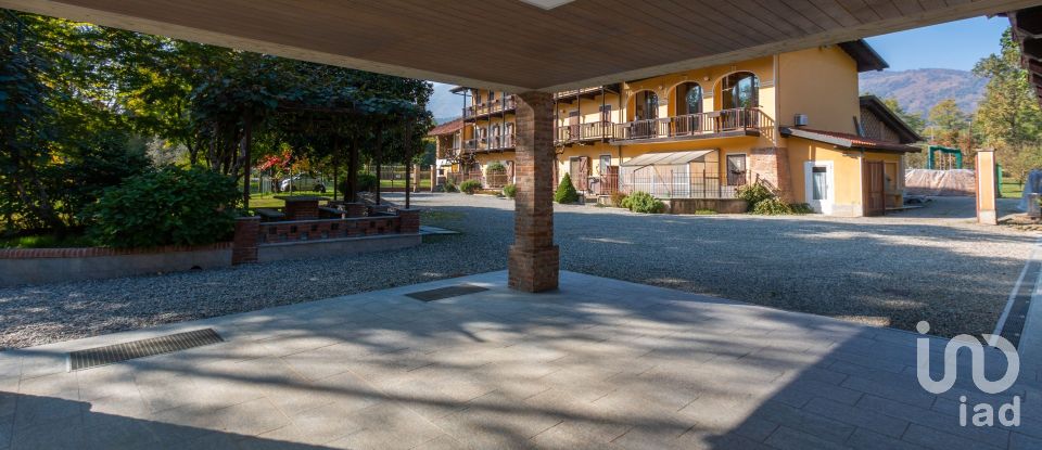 House 8 rooms of 300 m² in La Cassa (10040)