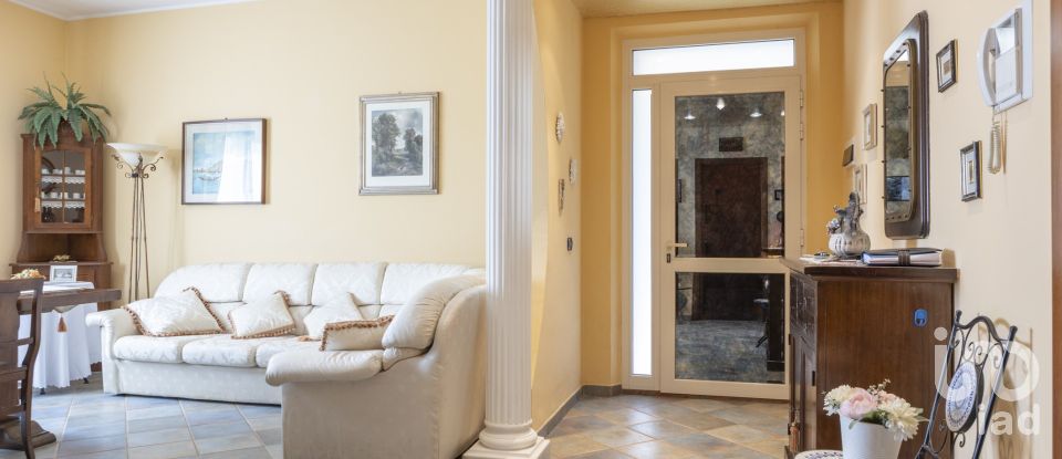 Apartment 8 rooms of 164 m² in Osimo (60027)