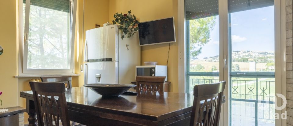 Apartment 8 rooms of 164 m² in Osimo (60027)