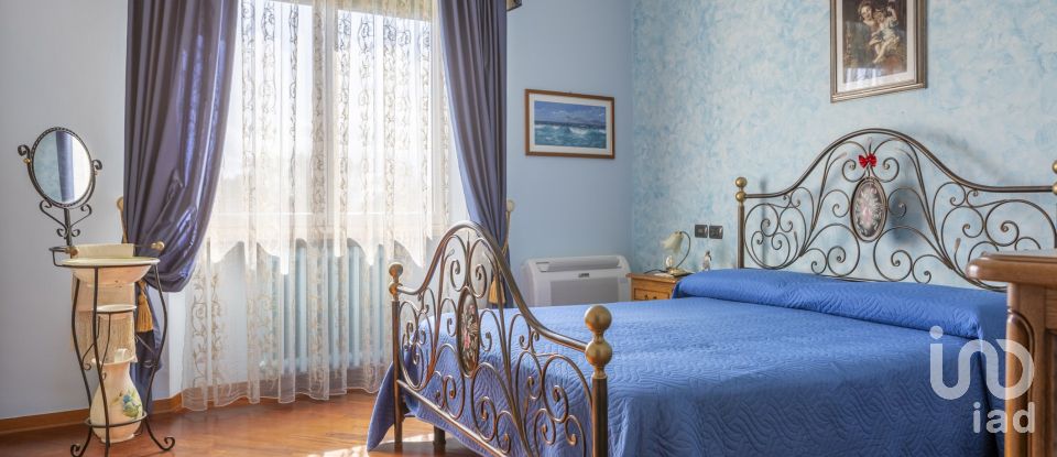 Apartment 8 rooms of 164 m² in Osimo (60027)