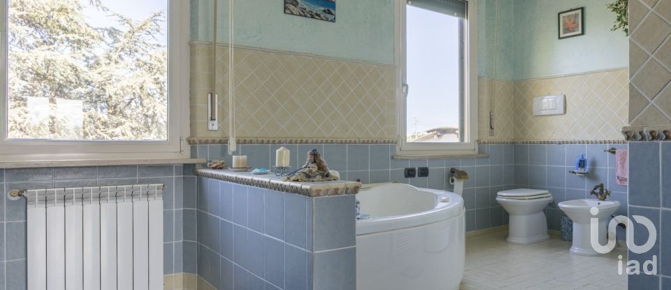 Apartment 8 rooms of 164 m² in Osimo (60027)