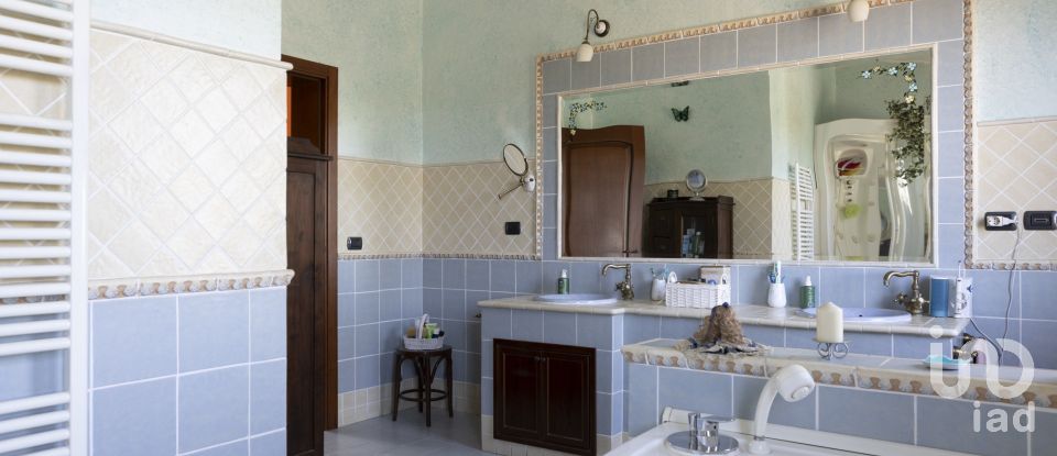 Apartment 8 rooms of 164 m² in Osimo (60027)