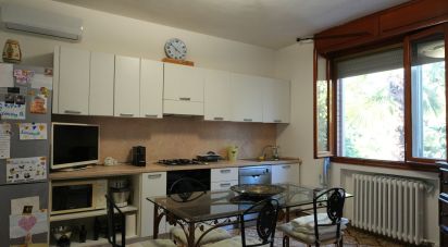 Casale 10 locali di 269 m² in Carpi (41012)