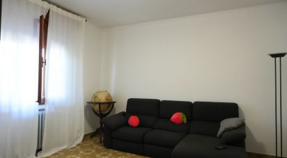 Casale 10 locali di 269 m² in Carpi (41012)