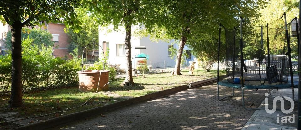 Farm 10 rooms of 269 m² in Carpi (41012)