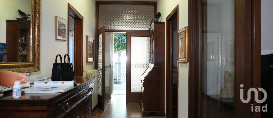 Farm 10 rooms of 269 m² in Carpi (41012)