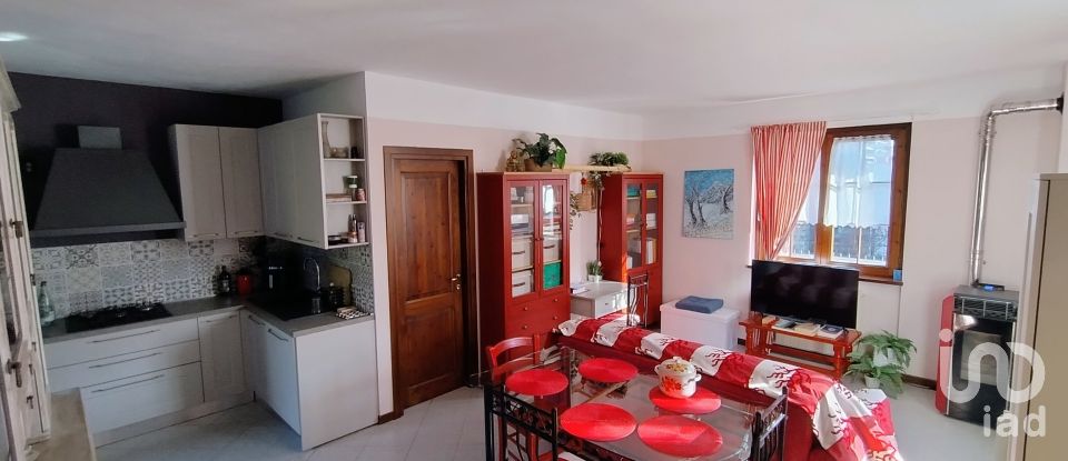 Traditional house 3 rooms of 90 m² in Premeno (28818)