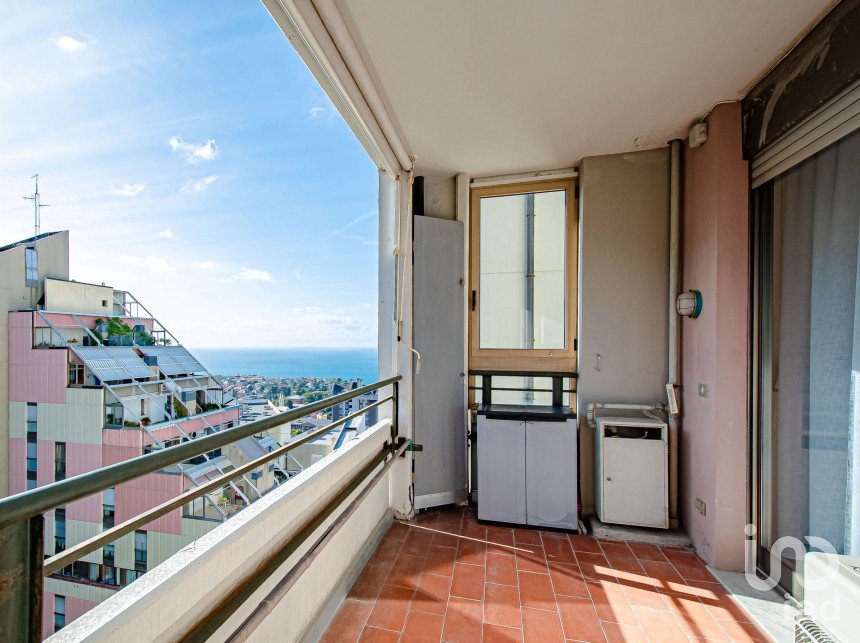 Three-room apartment of 90 m² in Genova (16131)