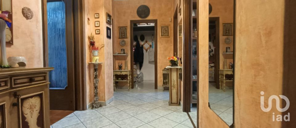 Apartment 7 rooms of 108 m² in Torino (10154)